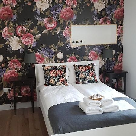 Pasta Factory Guest Rooms Голуей Екстериор снимка