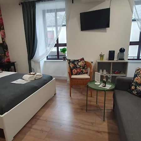 Pasta Factory Guest Rooms Голуей Екстериор снимка