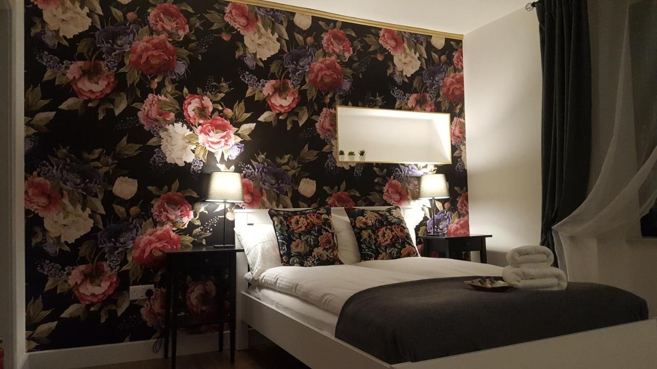 Pasta Factory Guest Rooms Голуей Екстериор снимка