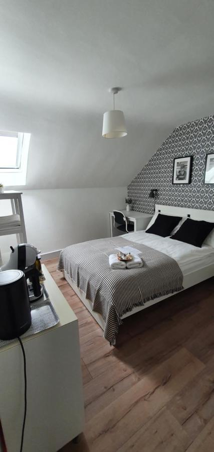Pasta Factory Guest Rooms Голуей Екстериор снимка