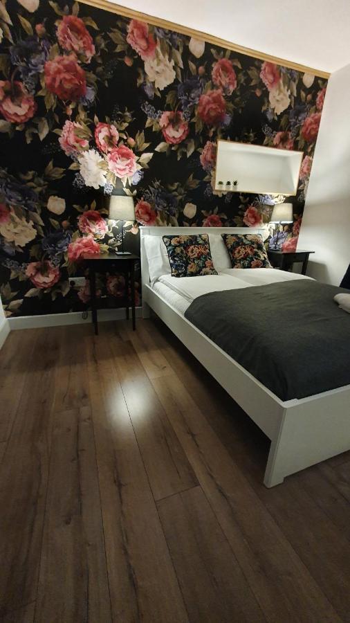 Pasta Factory Guest Rooms Голуей Екстериор снимка