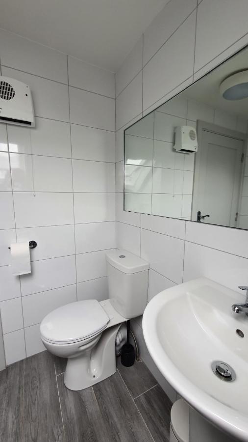 Pasta Factory Guest Rooms Голуей Екстериор снимка
