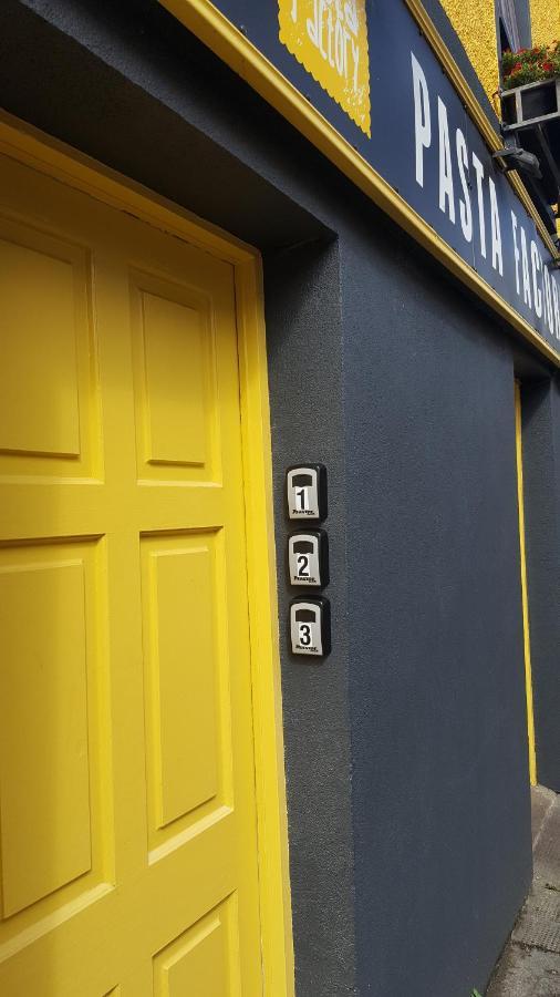 Pasta Factory Guest Rooms Голуей Екстериор снимка
