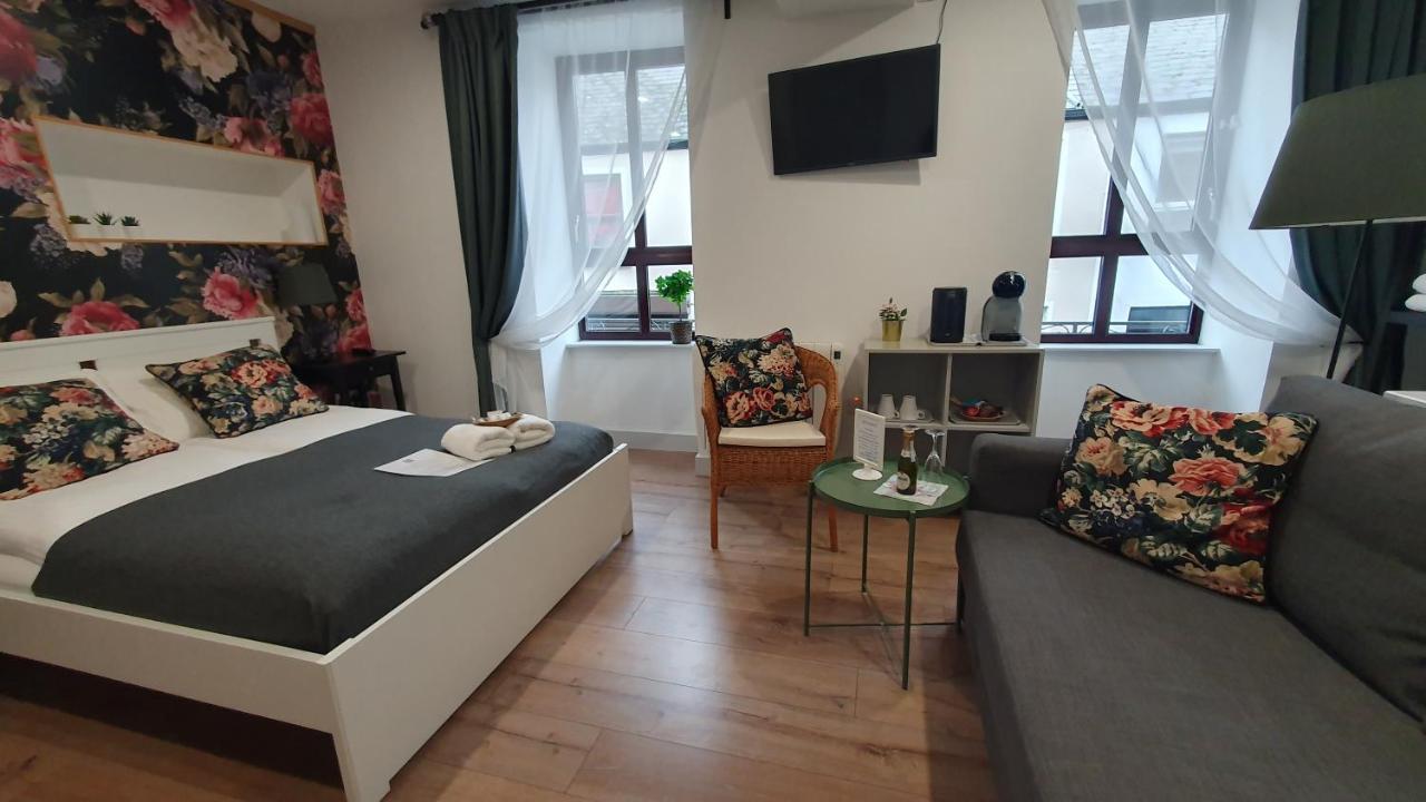 Pasta Factory Guest Rooms Голуей Екстериор снимка