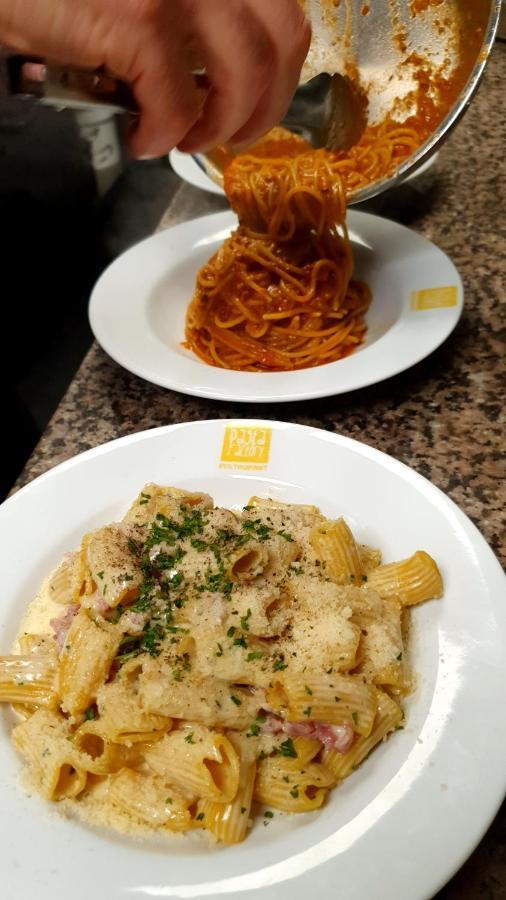 Pasta Factory Guest Rooms Голуей Екстериор снимка