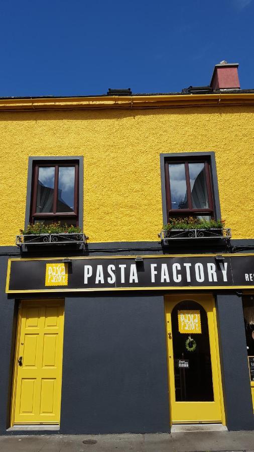 Pasta Factory Guest Rooms Голуей Екстериор снимка